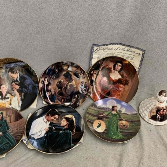 8 pieces Gone With The Wind Collector Plates & Figurines - Picture 2 of 5